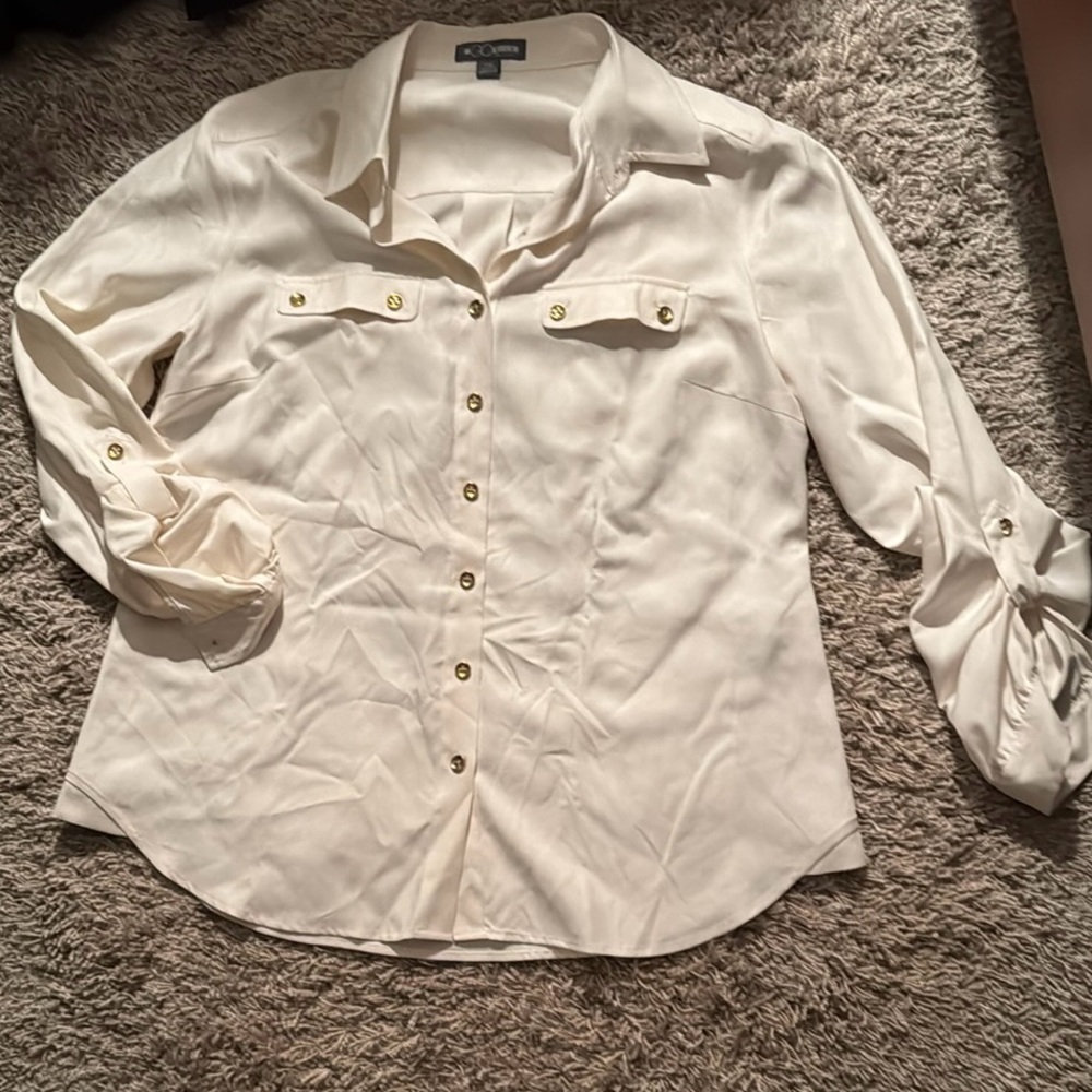 GO SILK PETITE cream button down top. PM.